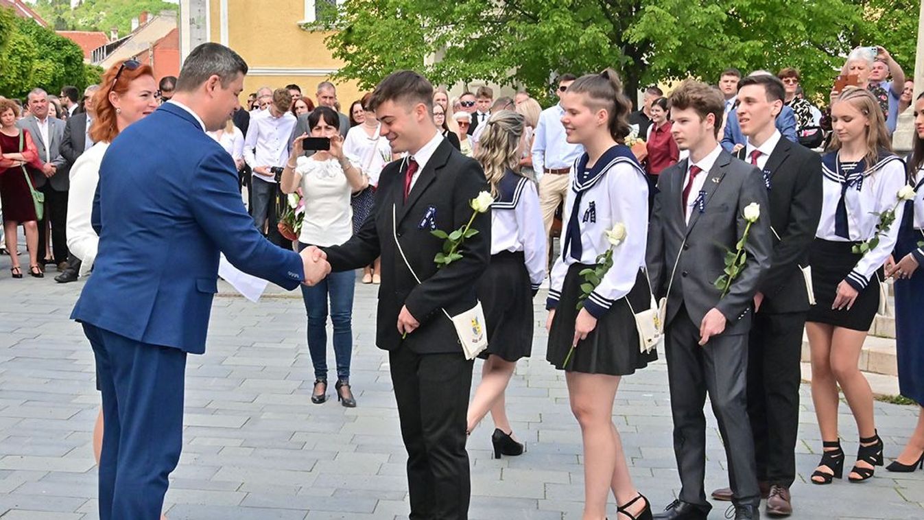 Ballagás: a kőszegi Jurisich-gimnáziumban is ott voltunk