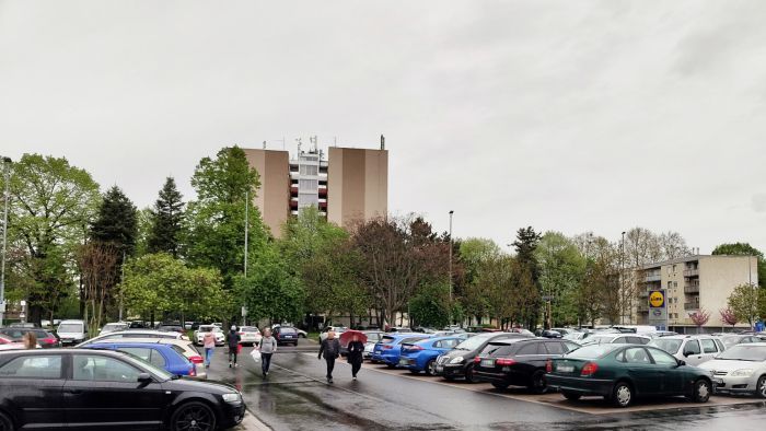 Forgalom a szombathelyi boltoknál