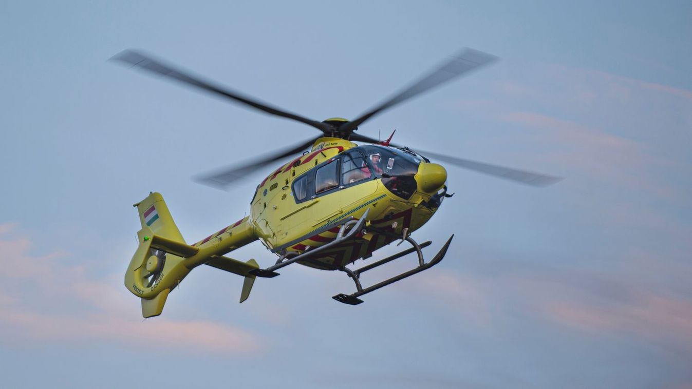 Tömegkarambol az M1-es autópályán, mentőhelikopter is érkezett a helyszínre