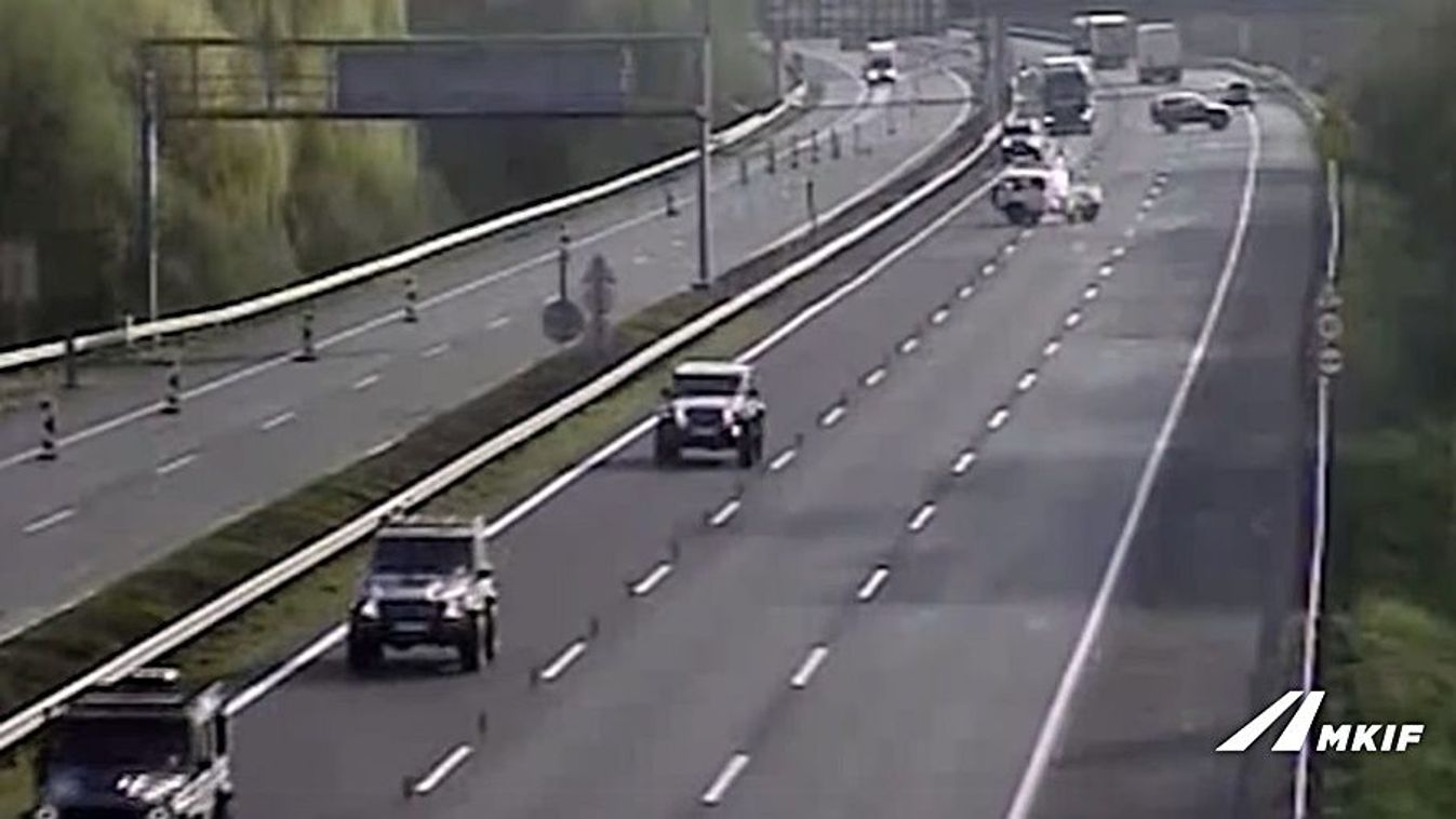 Videó: egy komplett terepjárós konvoj fordult forgalommal szembe az M7-esen
