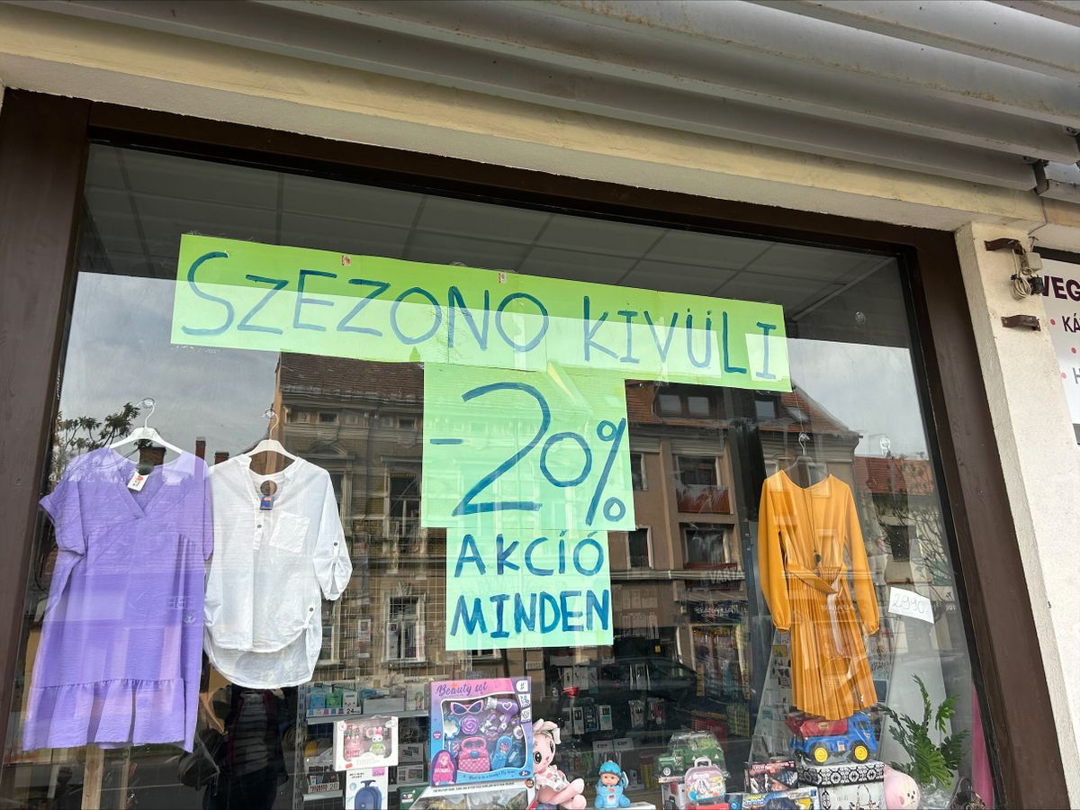 Így hirdeti a kínai bolt a 20 százalékos akciót
