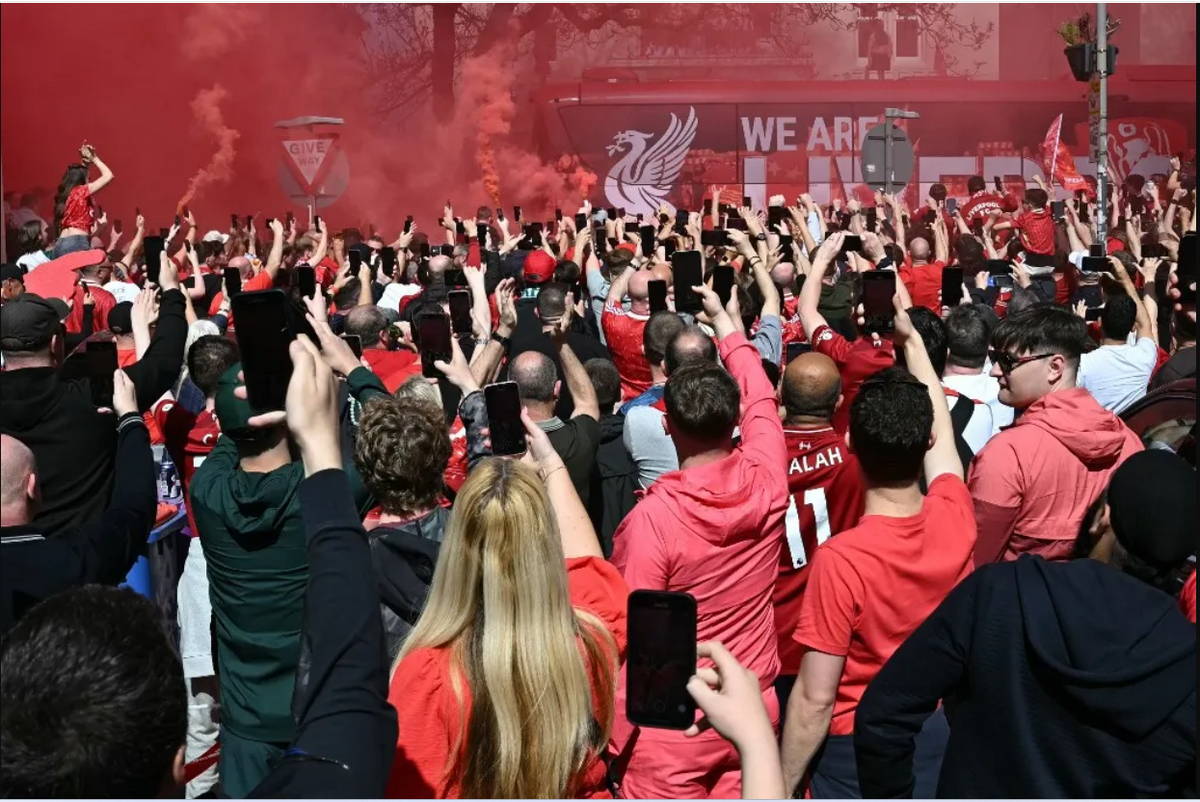 Már Szoboszlai Dominikék meccse előtt elképesztő hangulat volt Liverpoolban
