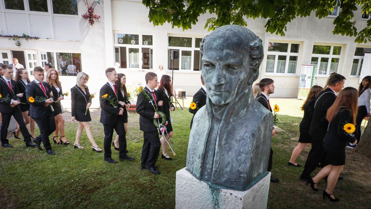 Ballagások: itt a Körmendi Kölcsey Ferenc Gimnázium! - fotók, videó