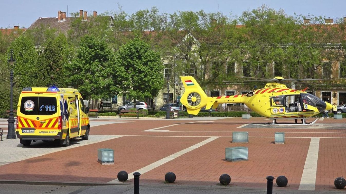 Mentőhelikopter landolt szomszédos vármegyei város főterén