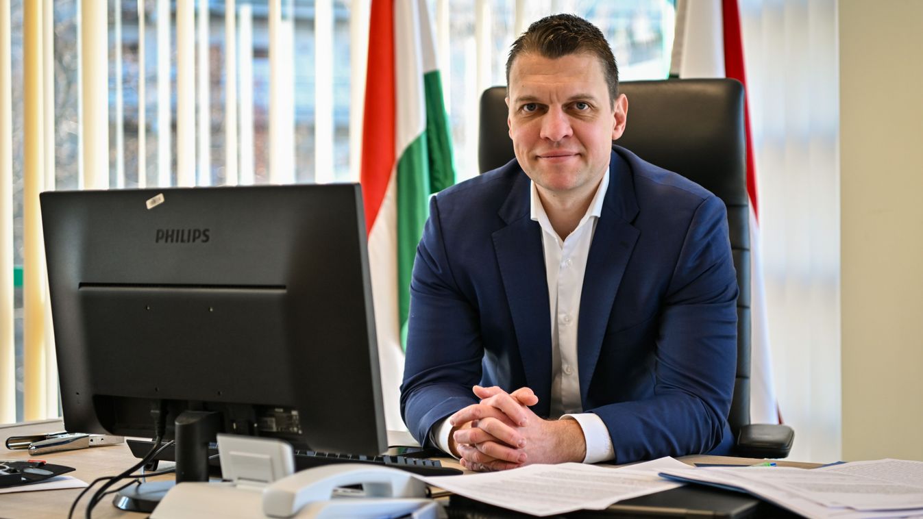 Menczer Tamás: nem az volt a gyerekkori álmom, hogy egy elmebeteggel mocsárharcot vívjak (videó)