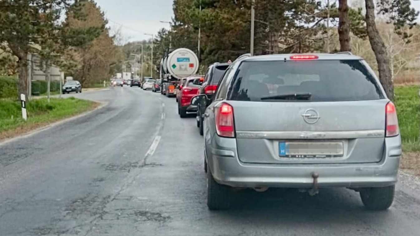 Több kilométeres torlódás alakult ki a kőszegi határnál reggel