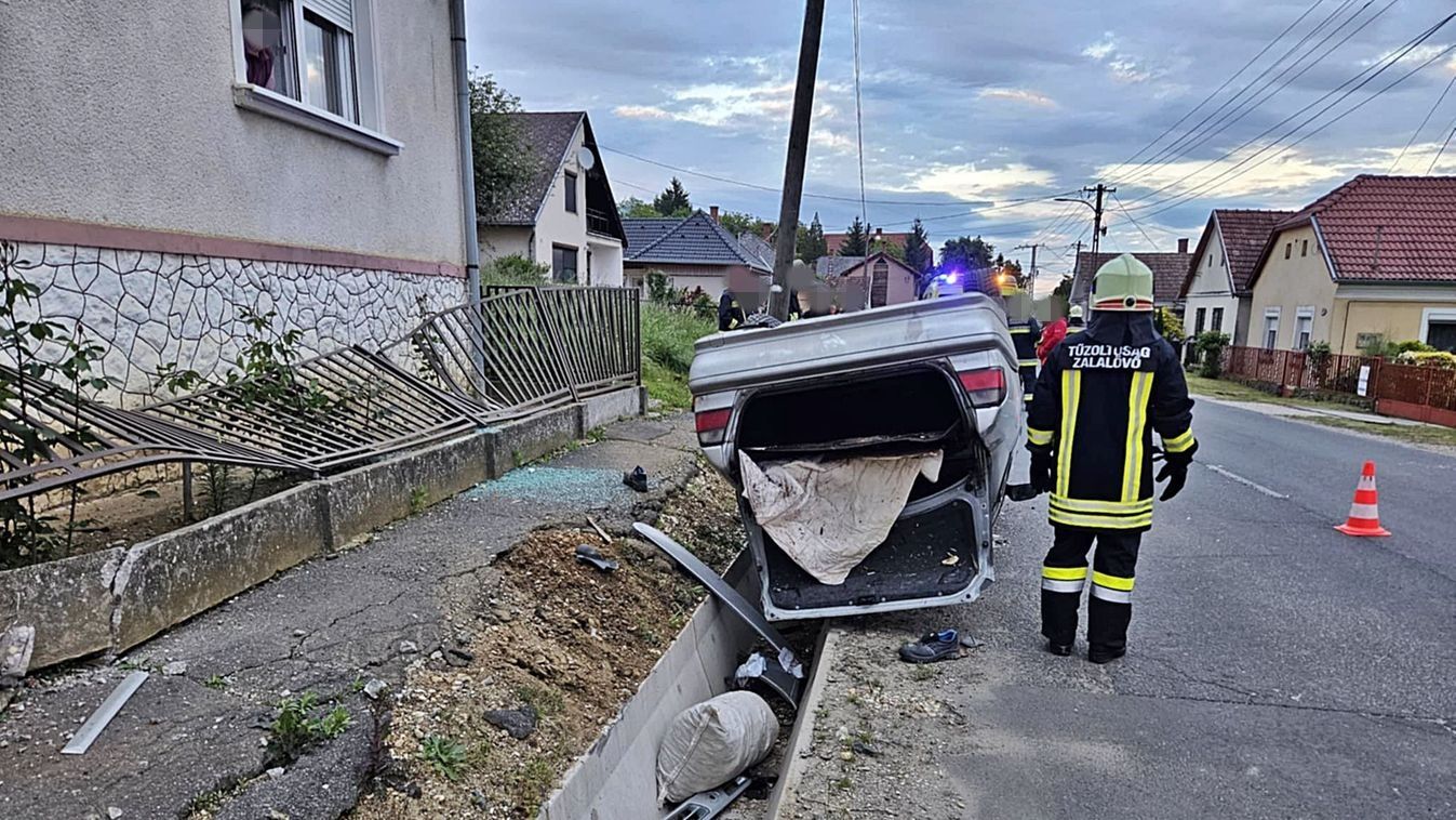 Letarolta a családi ház kerítését egy autó - A körmendi tűzoltók is a helyszínre érkeztek - fotók