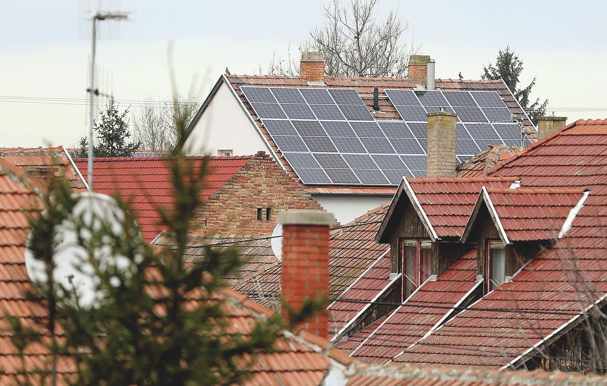 Bosszantó, hogy a túlfeszültség miatt, éppen az energiatermelés leghasznosabb időszaka esik ki