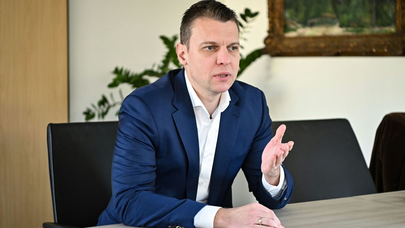 Menczer: kinek az érdekeit képviseli Ruszin-Szendi Romulusz? (videó)