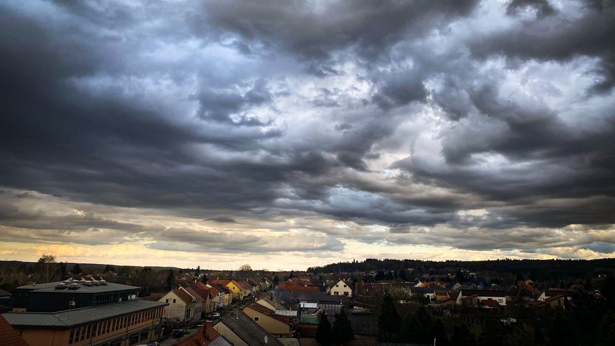 Időjárás, A csütörtöki időjárás sem hozza el a nyári meleget.