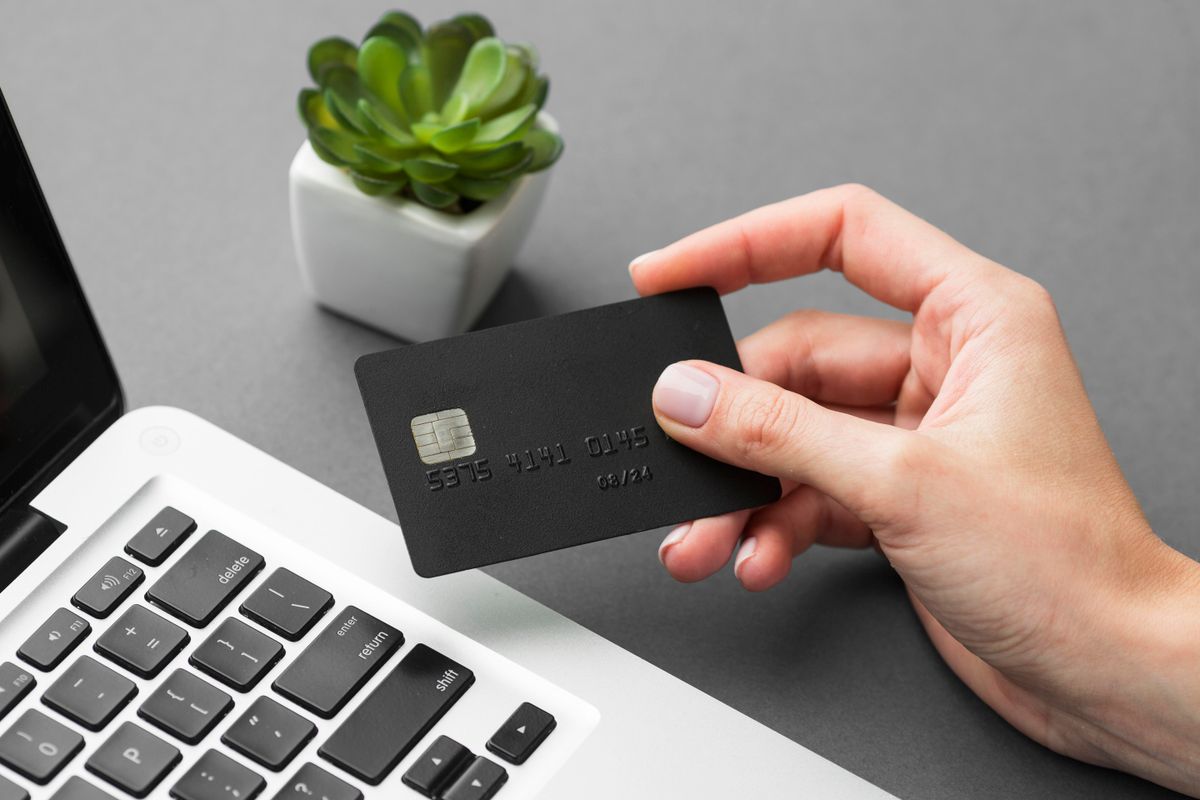 Bankkártyacsere indul több banknál – jön a Visa, megy a MasterCard