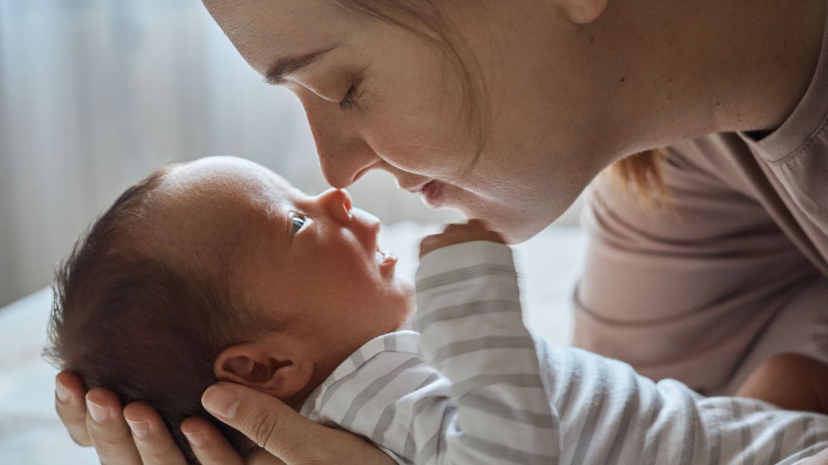 Gentle,Brown,Haired,Young,Mom,Nursing,Her,Healthy,Newborn,Woman