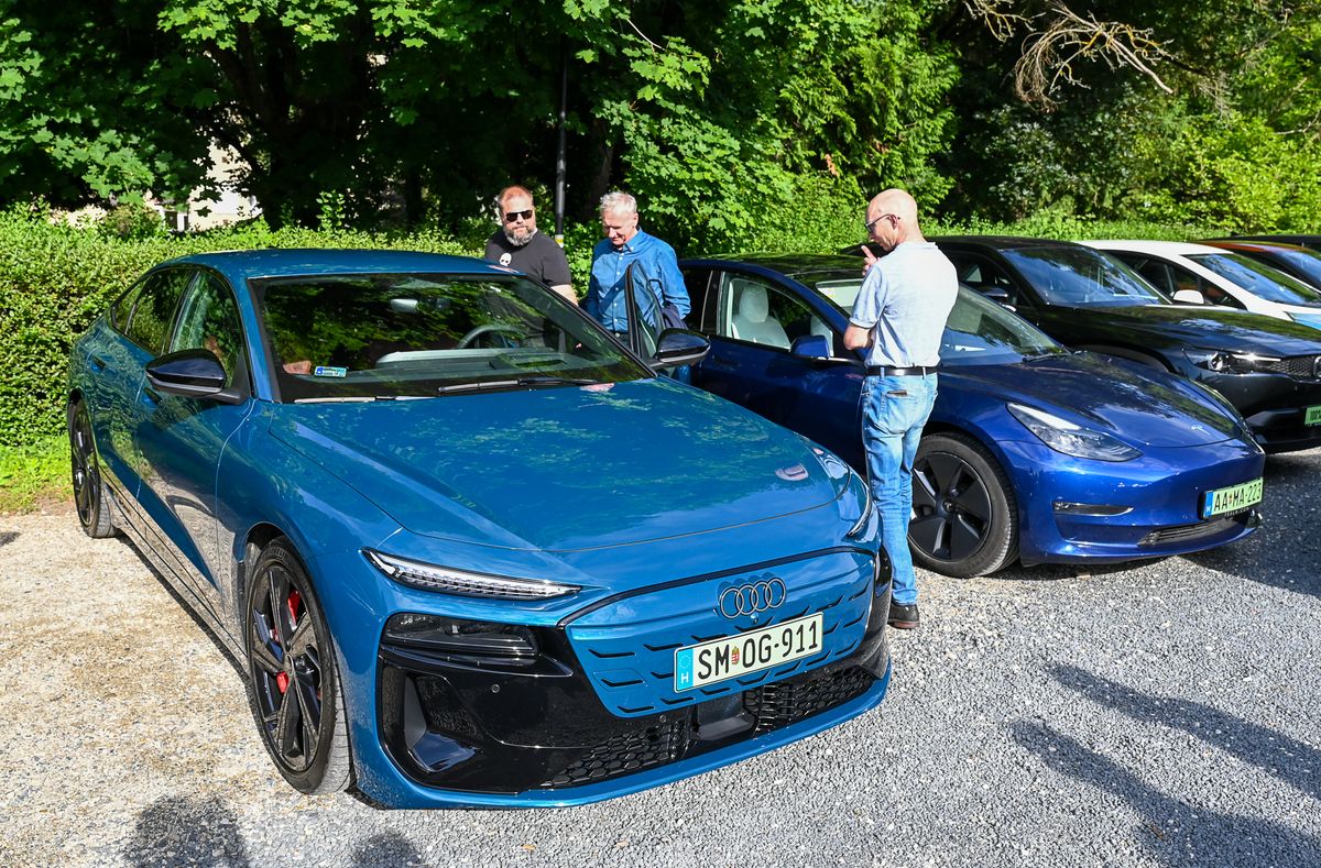Autós találkozó Szombathelyen - elektromos járművek a Garda Hotelnél: