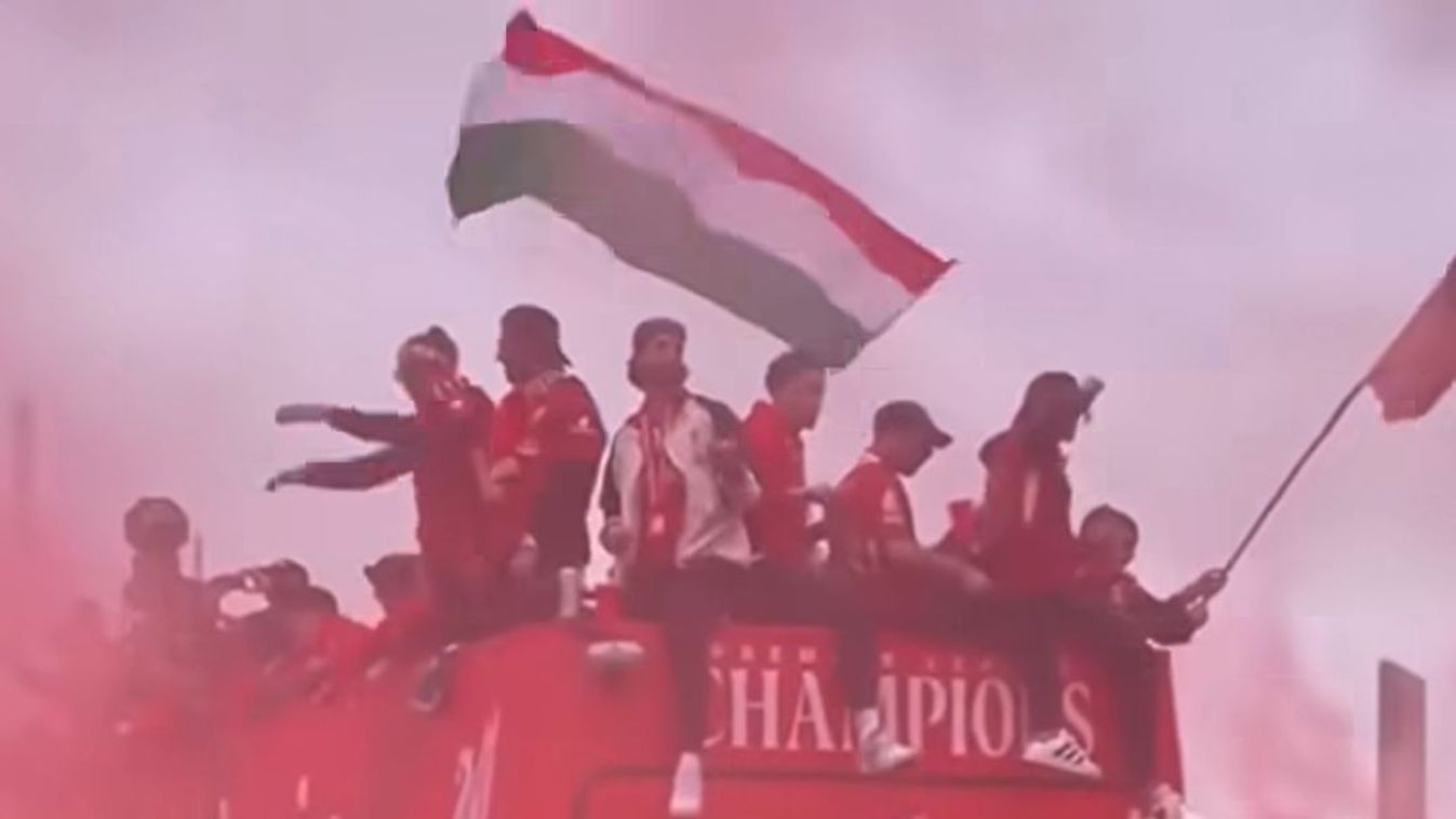 Szoboszlai magyar zászlót lengetve ünnepelt Liverpoolban - videó