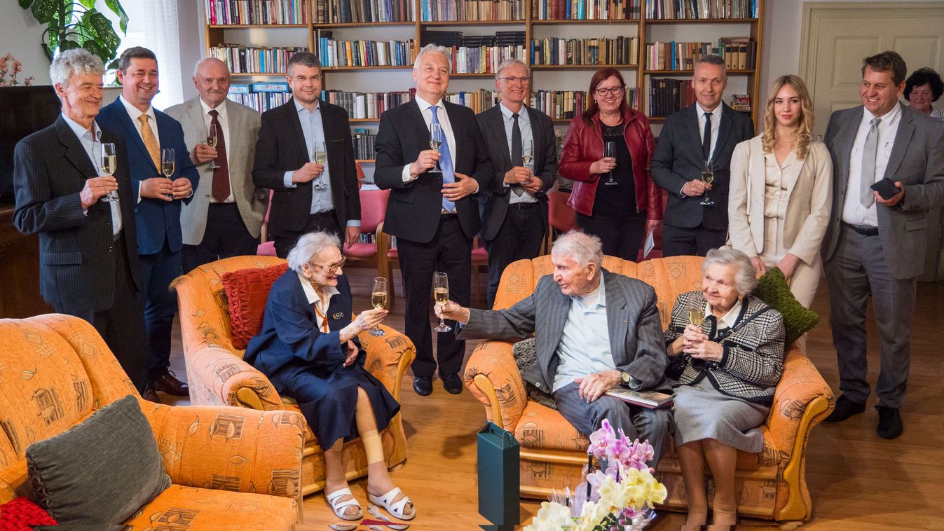 Dupla ünneplés: 100. születésnapján köszöntötték Éva nénit és Iván bácsit Kőszegen - sok-sok fotóval!