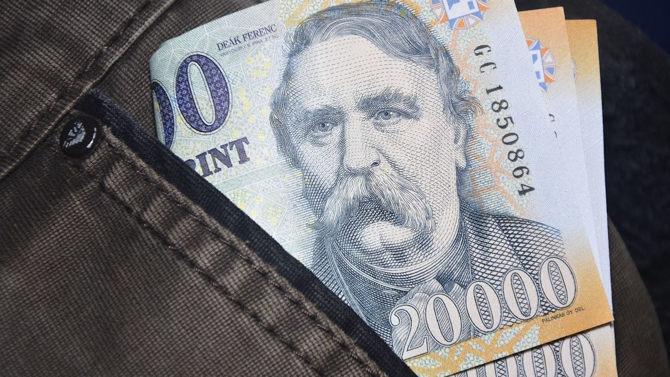 Nyugdíj: plusz pénz jön jövőre a nyugdíjasoknak