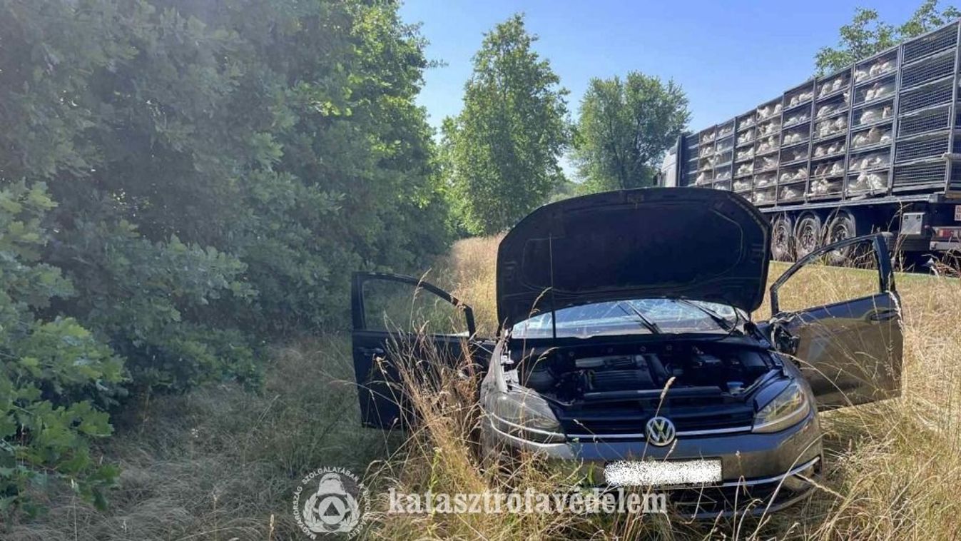Pulykákat szállító kamion és személyautó karambolozott a 84-es főút egy vasi szakaszán
