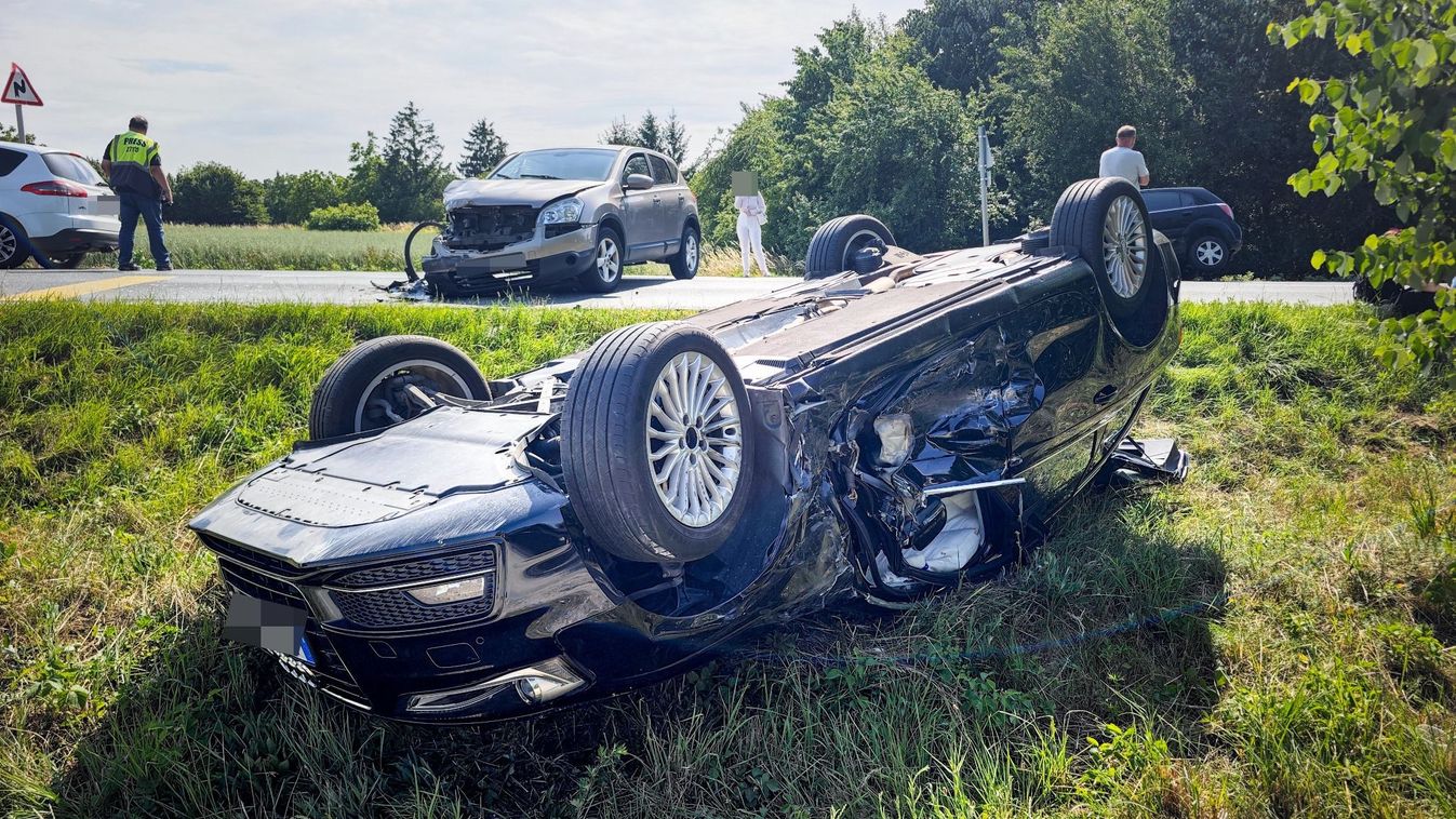 Két balesetben négy autó tört össze Gyöngyösfalunál - helyszíni fotók