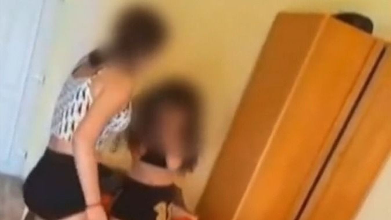 Döbbenetes videó: hónapokon keresztül tartott fogva és kínzott egy tinilányt egy család
