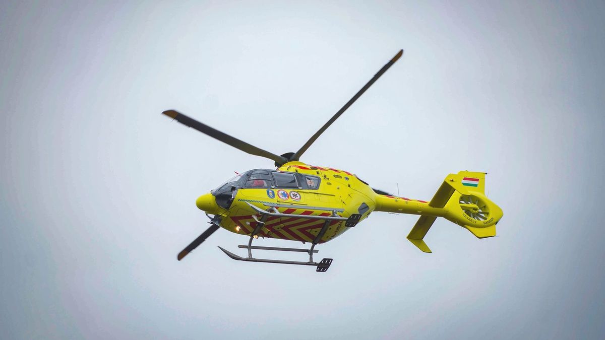 Balesetek az M1-esen: az egyik tragédiával végződött, a másikhoz mentőhelikopter is érkezett