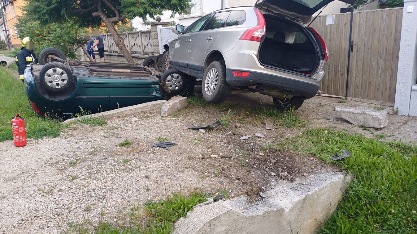 Álló Suzukit borított árokba egy Volvo Csepregen - fotók