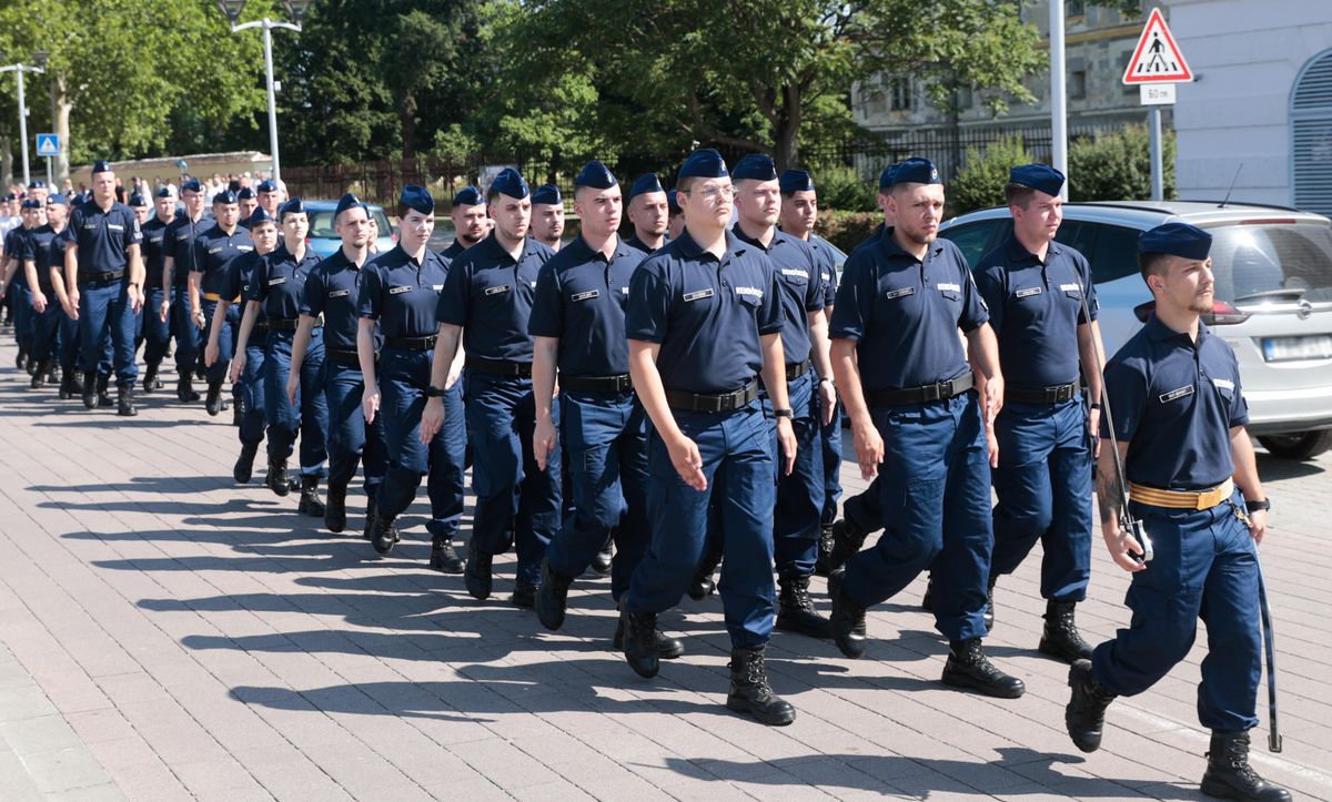 A kibocsátó ünnepség végzősei a Budapesti Rendőr-főkapitányságnál vagy a Pest vármegyei Rendőr-főkapitányságnál lépnek majd szolgálatba