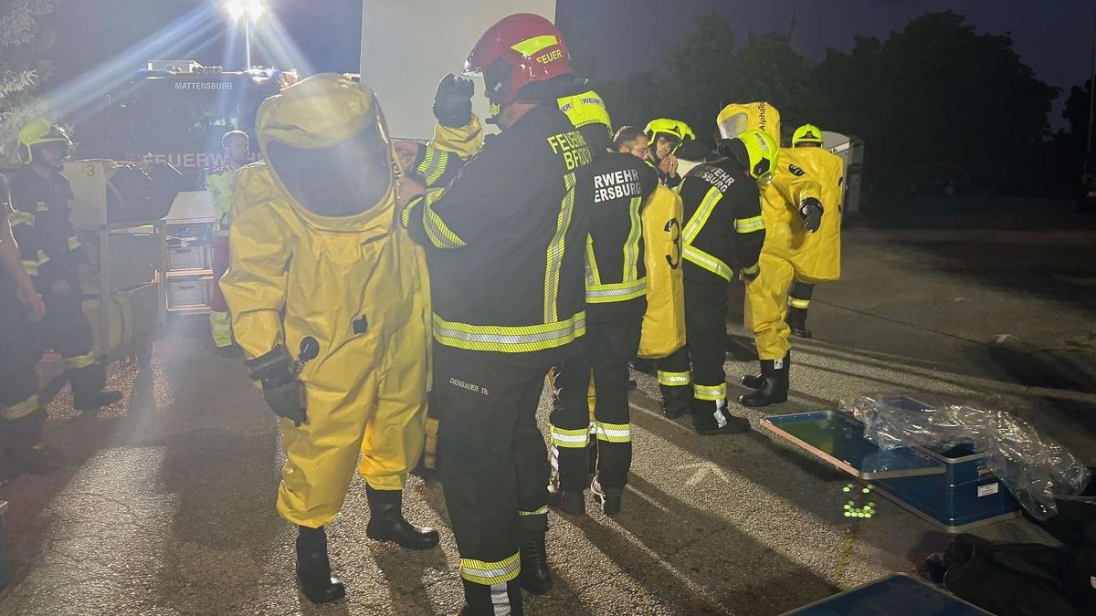 Veszélyes anyag került a levegőbe, teljesen lezárták a környéket - helyszíni fotók