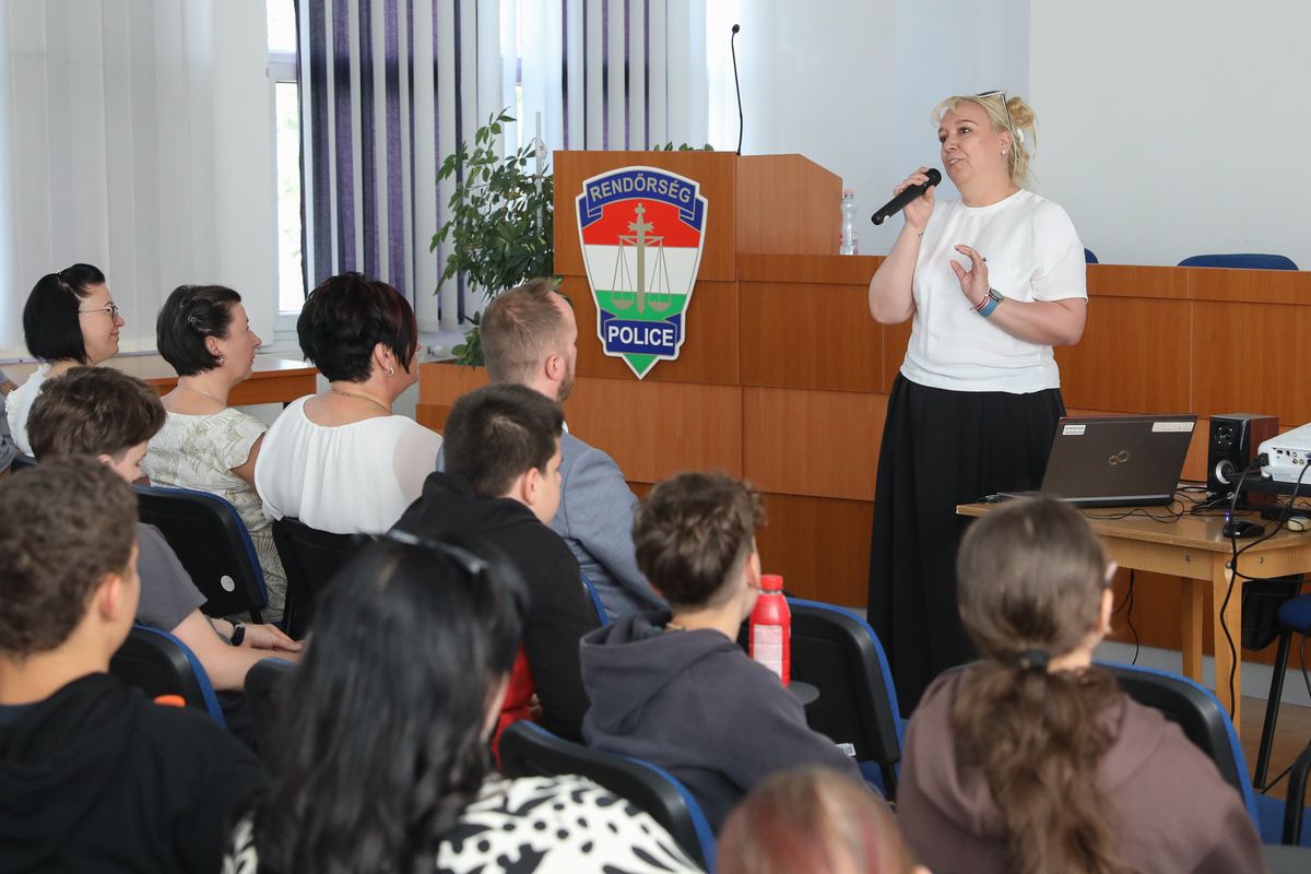 Az online zaklatás veszélyeire Horváth Julianna, a Nemzeti Kibervédelmi Intézet munkatársa hívta fel a figyelmet Fotó: Cseh Gábor