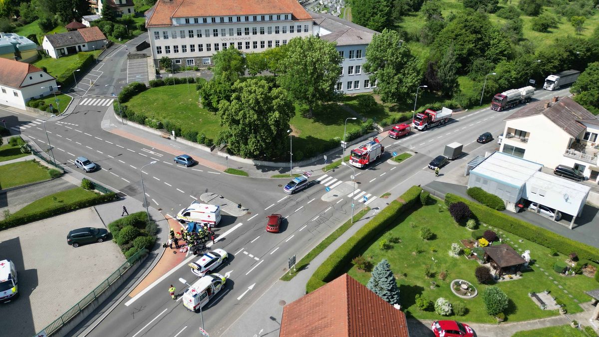 Súlyos motorbaleset történt a határhoz közeli osztrák településen, magyarok sérültek meg - fotók
