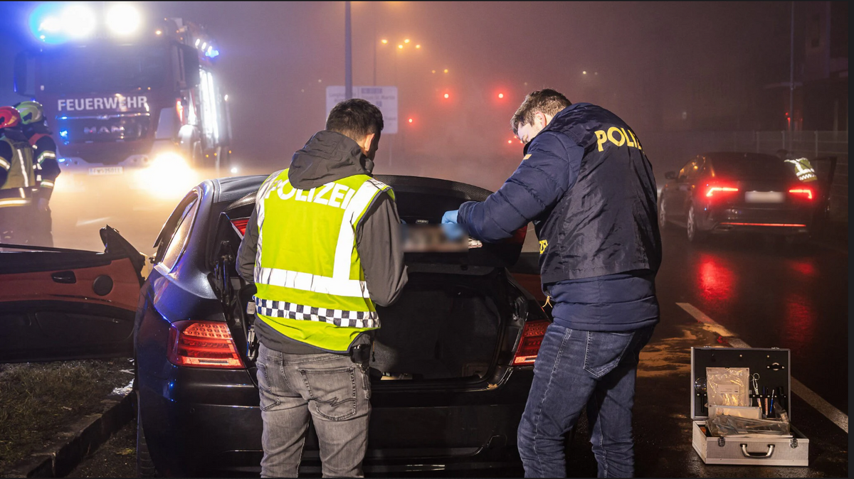 Nem állt meg a rendőröknek, menekülni kezdett a 20 éves magyar férfi Wels közelében.