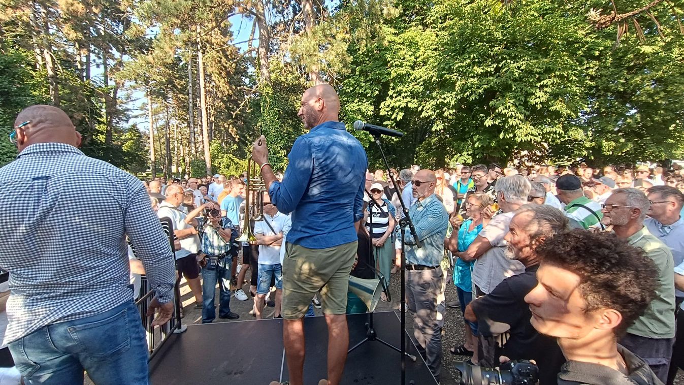 Így trombitált Szabó Bálint a Lázárinfó előtt Szombathelyen - videó