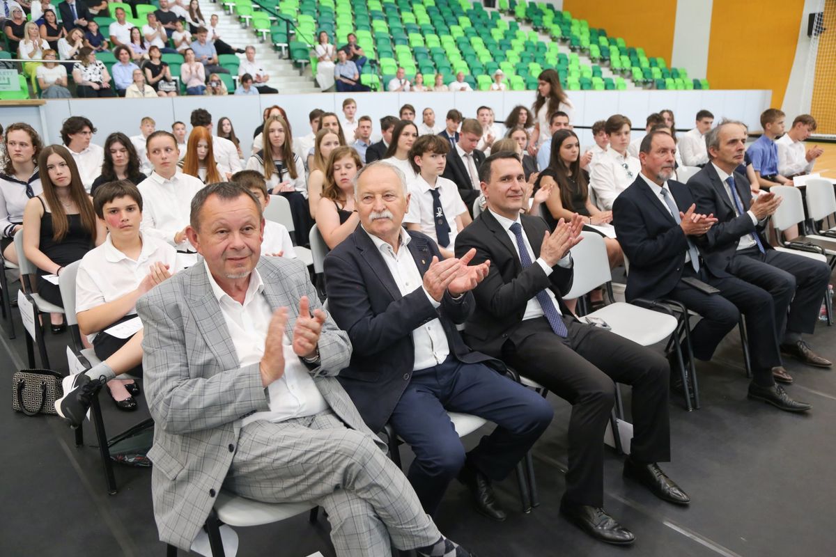 A tanulmányi versenyek győzteseit köszöntötte Majthényi László és Kondora István is