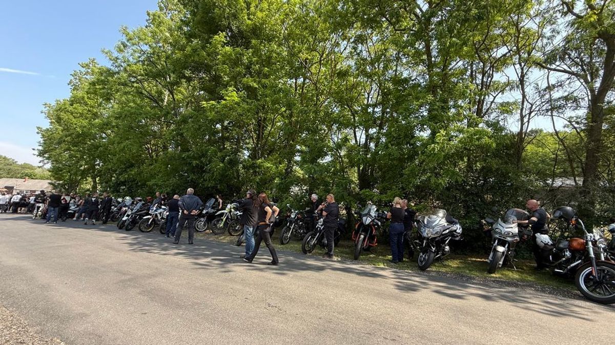 Hetven motor bőgött fel a városlődi temetőnél - eltemették a nyirádi baleset vétlen áldozatát