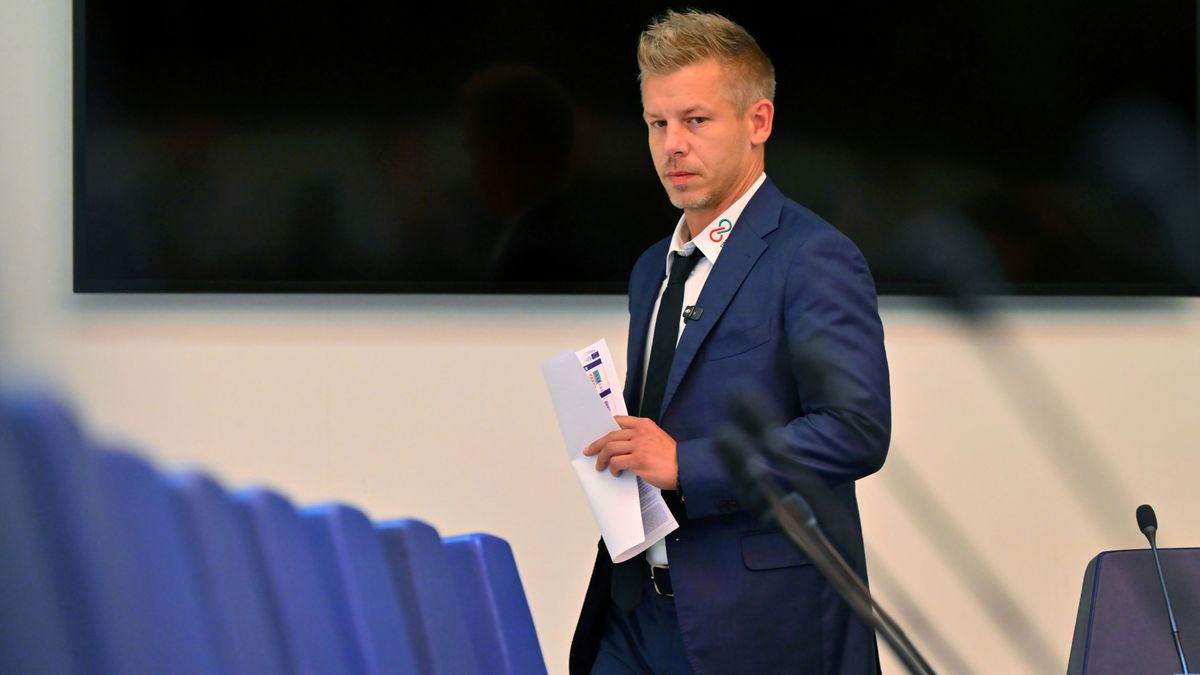 Korlátozza a saját embereit Magyar Péter