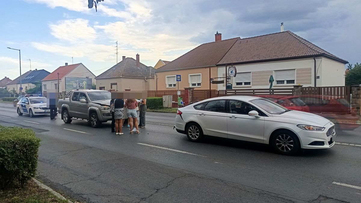 Gyalogátkelőhelynél történt baleset Szombathelyen - fotók