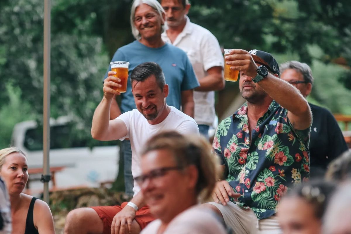 Remek a hangulat a Kiss Tibi és Vastag Gábor alkotta Aranyakkord koncertjén