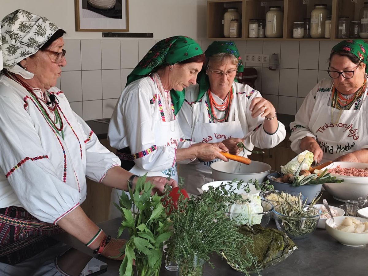 Készülnek a finomságok az oszkói Ízes Vidék gasztroműhelyben