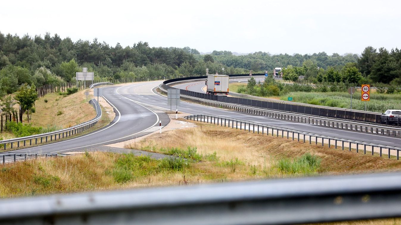 Még hetekig tart a káosz az M86-oson, most a mentősök is nehéz helyzetbe kerültek