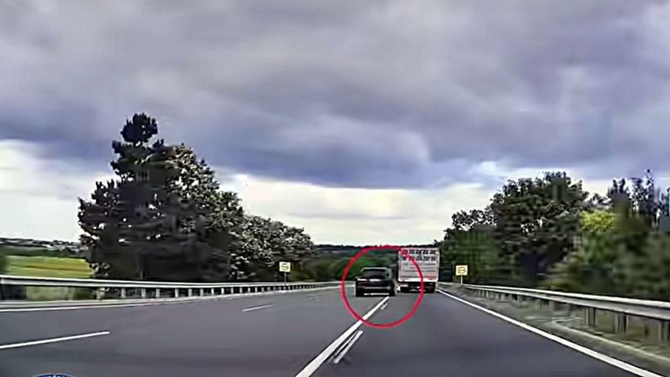 Videó: nem bírtak magukkal az ámokfutó BMW-sek a 8-as főúton, minden szabályt megszegtek