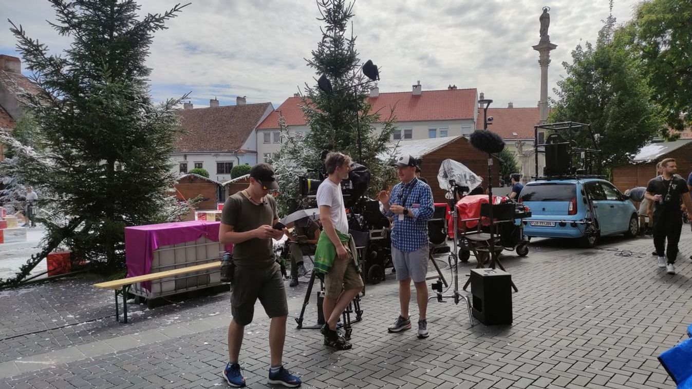 Hollywoodi sztárok forgatnak Sopronban, ezért lettek havasak a belváros utcái