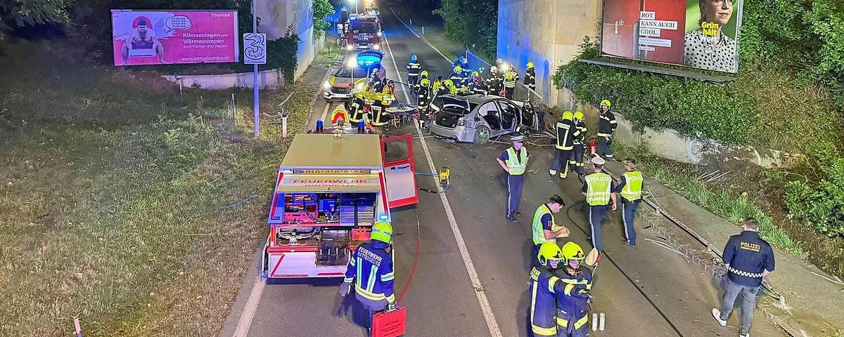 Súlyos baleset: a sofőrt feszítővágóval szabadították ki