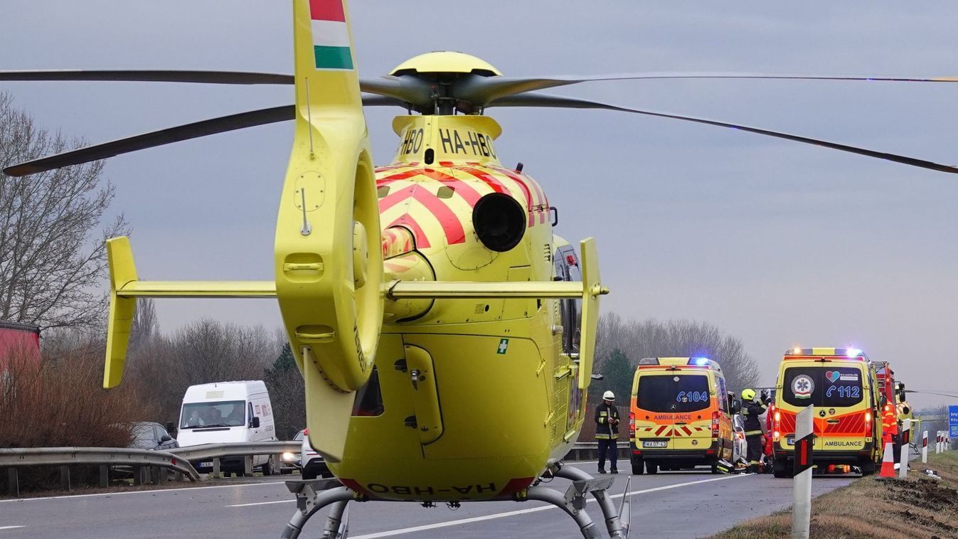 Borzalmas baleset az M1-es autópályán: két mentőhelikopter, tizenhárom sérült