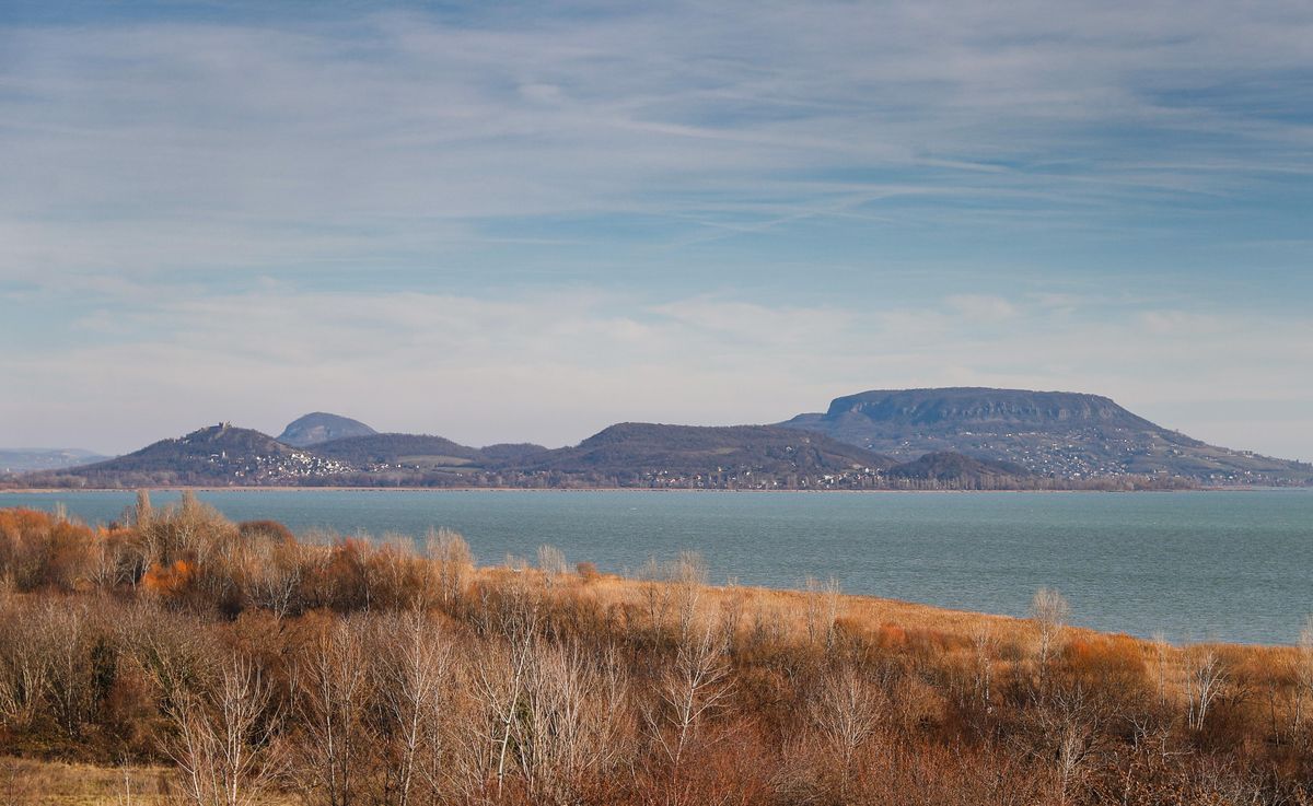 Balaton: felborult és órákat töltött a sötétben a vízben egy horgász
