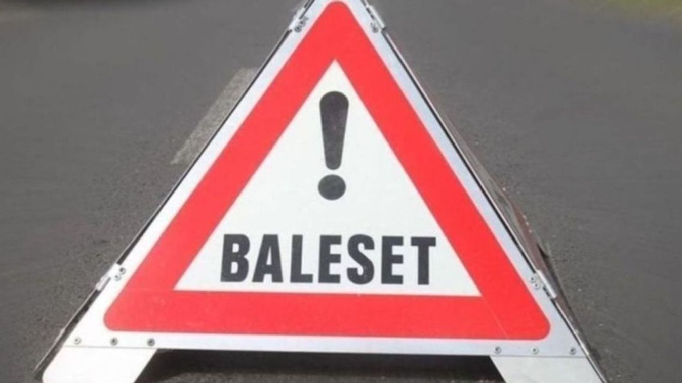 Baleset miatt teljes szélességében lezártak egy dunántúli főútat, ketten is beszorultak a roncsokba Kép