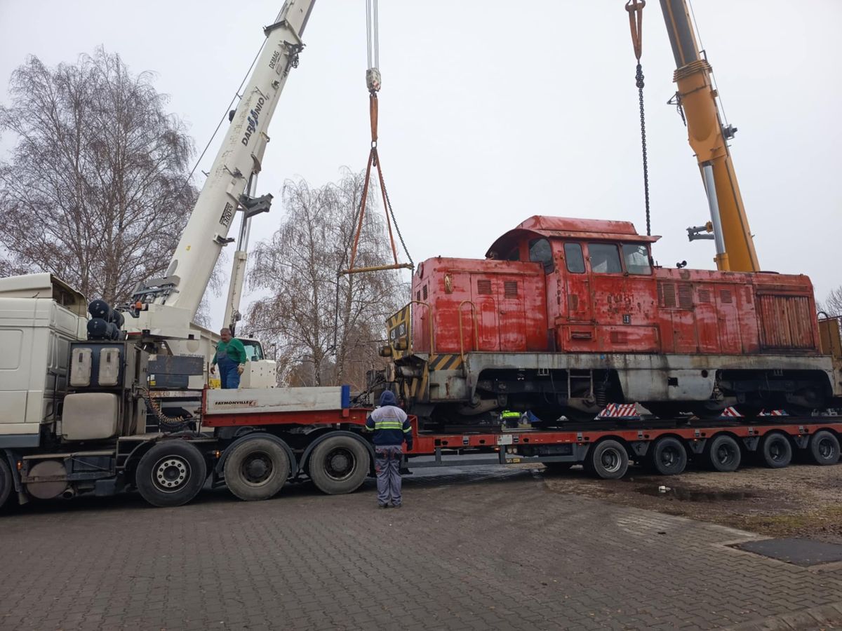 Elköltöztek a régi vasúti járművek a Vasparipa Játszóparkba