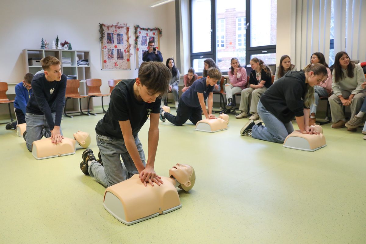 Vas+ nyitórendezvény a Brenner iskolában: az újraélesztés tanuható