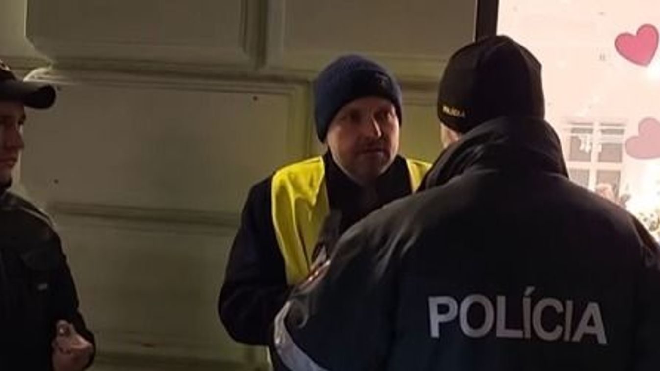 Rendőrök vitték el a Magyar Szövetség politikusát Pozsonyban, Szijjártó Péter is reagált Kép
