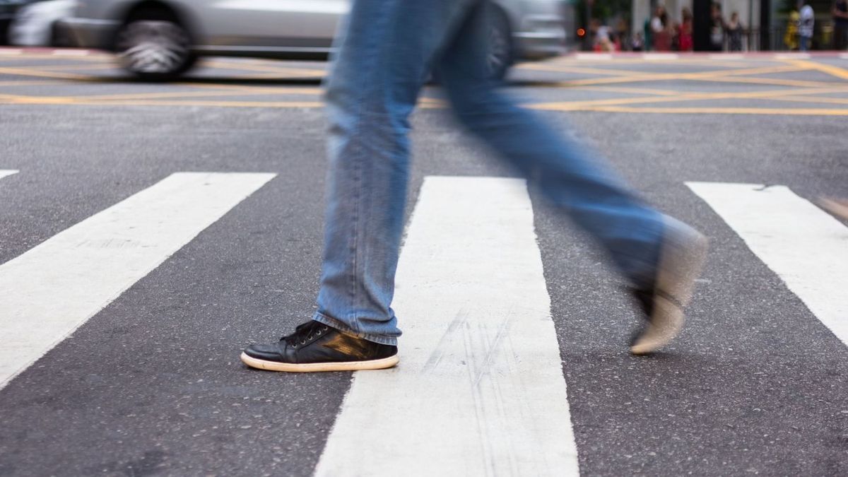 Súlyos gázolás a szombathelyi gyalogátkelőn: láncreakciót indított el a teherautós