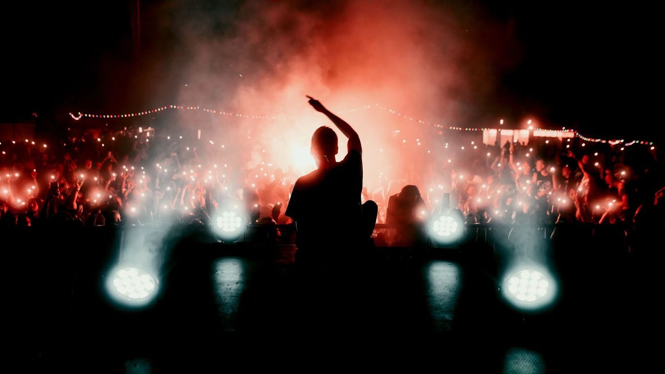 Programajánló: Apostol koncert, AWS jubileumi turné, Popcornconcert és Mikee...