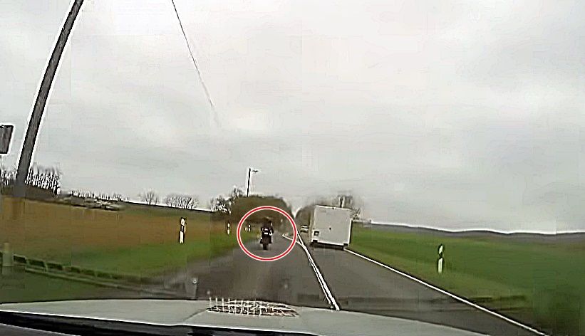 A száguldó motoros Zala vármegye falvain át nem úszta meg: a rendőrök Pókaszepetken fogták el